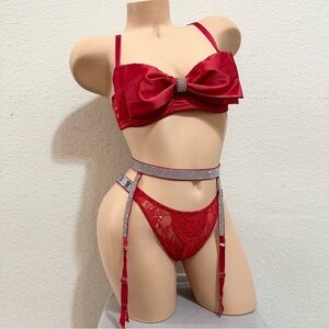 34C,34d,34dd,34dddVictoria’s Secret Elegant Red Lingerie Set with Bow Detail